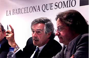 Xavier Trias, ayer, en el aula de EL PAÍS, junto al periodista y director del CCCB, Josep Ramoneda. rnrn JOAN SÁNCHEZ