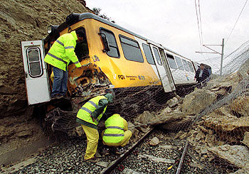 El tren, ayer, tras el descarrilamiento.