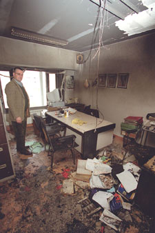 'Cócteles molotov' contra la sede de UGT.