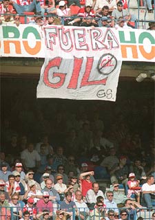 Una de las pancartas contra Gil que se vieron en las gradas.