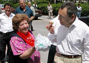 Un dulce para que el candidato reponga fuerzas