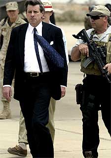 El nuevo 'virrey' aterriza en Bagdad.