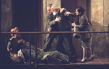 Escena de  Historia de una escalera,  durante el ensayo general. rnrn MIGUEL GENER