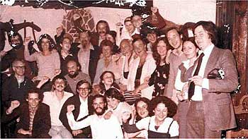 Los jóvenes de IU de Benicásim publican una foto de cuando Anna Birulés y Josep Piqué iban puño en alto.