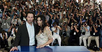 Los actores Keanu Reeves y Monica Bellucci, protagonistas de  The Matrix reloaded,  ayer en Cannes.