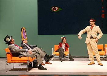 Un momento en la representación de  'El mètode Grönholm',  en el teatro Nacional de Barcelona.