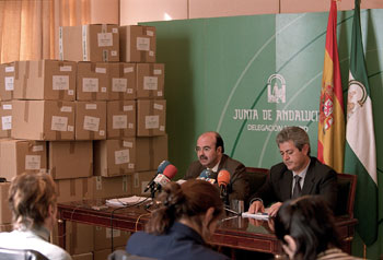 Los consejeros andaluces Gaspar Zarrías y Francisco Vallejo, al demandar en 2002 a las tabacaleras.