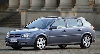 La imagen del Opel Signum rompe con el clasicismo de las berlinas de lujo.