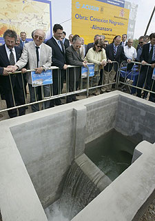 Críticas al "desembarco" de ministros