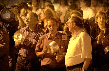 REFLEXIÓN CON CACEROLAS.