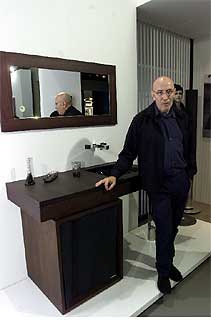 Antonio Miró lleva sus últimos diseños al cuarto de baño