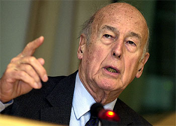 El presidente de la Convención Europea, Valéry Giscard d'Estaing, durante una conferencia de prensa, en febrero.