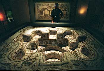 Bella y antigua piscina de la fe