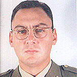 El hermano mayor, cuatro veces condecorado