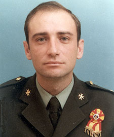 Un veterinario alabado por el teniente coronel