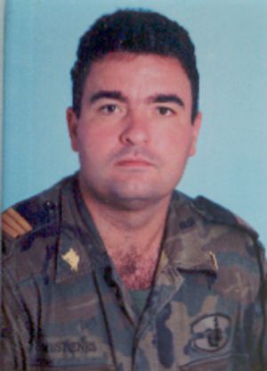 Una Cruz al Mérito Militar y la medalla de la OTAN