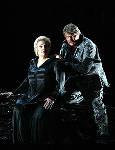 Linda Watson y Peter Seiffert, en  La valquiria. 