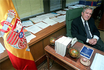 Carlos Jiménez Villarejo, jefe de la Fiscalía especial para la represión de los delitos económicos relacionados con la corrupción, en su despacho oficial.