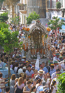 73 hermandades peregrinan ya hacia El Rocío