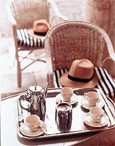  Bodegón con sombreros  (1973), fotografía de David Hockney.