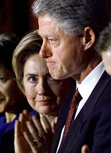 Hillary y Bill Clinton, en un acto público celebrado en 1999.