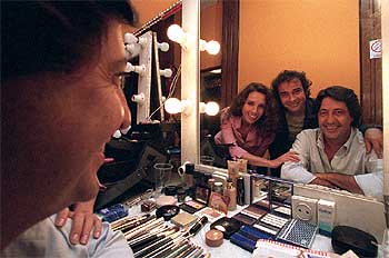Ana Belén, Eduard Fernández y Manuel Gómez Pereira, ayer durante un ensayo.