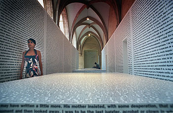 Departamento de lectura de la exposición  A&M: el almacén del adecuado comportamiento , de Alsop y McLean, en el antiguo convento del Carmen.