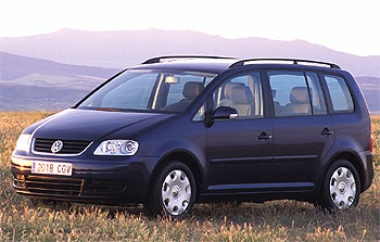 Sencillo y discreto. La línea del Touran busca la funcionalidad. El frontal transmite la imagen de robustez de los Volkswagen, y los ángulos cuadrados y el perfil recto del lateral aumentan el espacio interior.