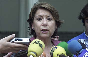 Magdalena Álvarez, ayer, en el Parlamento andaluz.