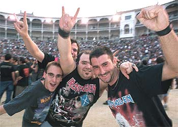 Esperando a los duros de Iron Maiden