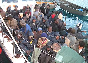 DETENIDOS 58 INMIGRANTES EN CANARIAS.