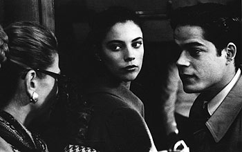 Victoria Abril, Maribel Verdú y Jorge Sanz (de izquierda a derecha), en  Amantes,  de Vicente Aranda.