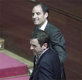 Pla felicita a Camps tras su elección como nuevo presidente de la Generalitat.