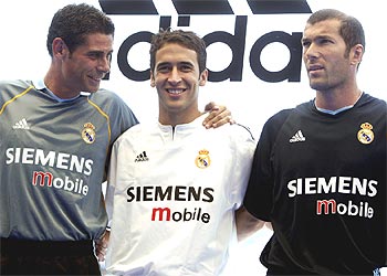 SONRISAS PARA LA FUTURA CAMISETA.