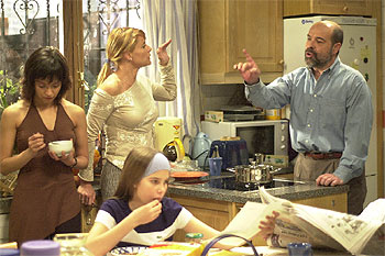 Escena de la serie de Tele 5  Los Serrano,    protagonizada por Belén Rueda y Antonio Resines.  