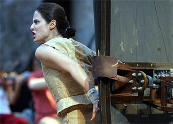 Aitana Sánchez-Gijón, durante el ensayo de  Juana de Arco en la hoguera .