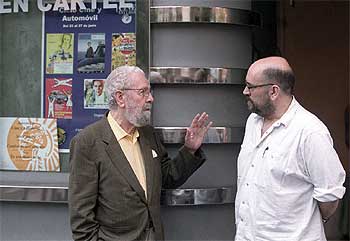 Luis García Berlanga, a la izquierda, y Marcos Ordóñez, en el Círculo de Bellas Artes.rnrn MIGUEL GENER