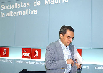 Rafael Simancas, tras la conferencia de prensa que protagonizó ayer en la sede de la FSM.