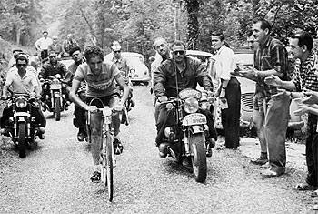 Bahamontes, en la etapa de Grenoble, en 1959, en la que conquistó el  maillot  amarillo.