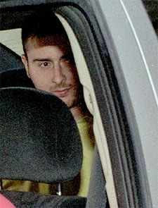 El supuesto  asesino del naipe , ayer tras salir de la comisaría de Puertollano.