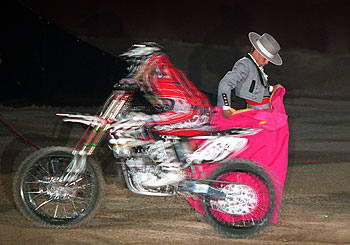 Las motos salen por la puerta grande