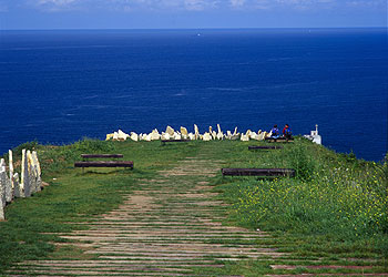 Mirador de la ermita del Espíritu Santo, en la desembocadura del río Nalón, en la costa de Asturias.