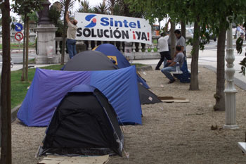 CAMPAMENTO JUNTO AL RIO.