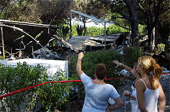 Evacuación en un cámping de Castelldefels