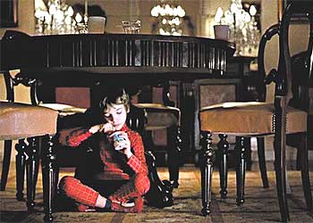 Secuencia de una de las tres piezas de  Tareas domésticas,  de Nicolás Méndez, en la exposición  ¡Vete a tu habitación! 