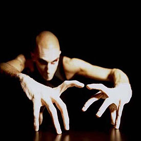 Nico Baixas, el actor cuyas manos interpretan 'La guinda'.