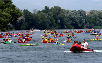 En piragua por el Ebro contra el Plan Hidrológico Nacional