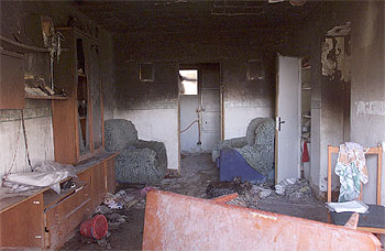 Estado en que quedó la casa tras el incendio en el que fallecieron los dos niños.