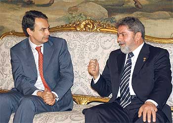José Luis Rodríguez Zapatero y Luis Inazio  Lula  da Silva, durante la reunión que mantuvieron ayer.
