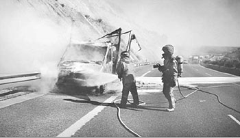 Alerta química por el incendio de un camión en Càrcer